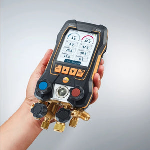 testo 558s Smart Vacuum Kit with filling hoses - Smart digital manifold with wireless temperature and vacuum probes and 4-hose charging set - In hand Front