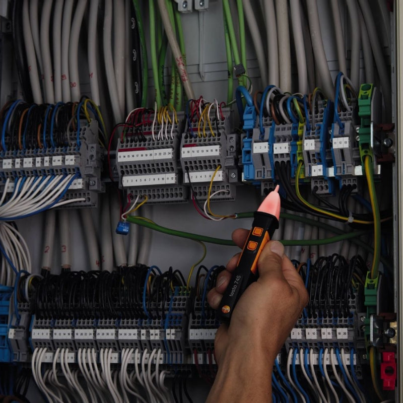 testo 745 Non-Contact Voltage Tester